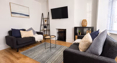 2BR House, Sleeps 4, Garden, Free Street Parking, Contractor Stay