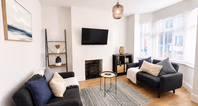 2BR House, Sleeps 4, Garden, Free Street Parking, Contractor Stay