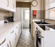 2BR House, Sleeps 4, Garden, Free Street Parking, Contractor Stay