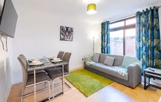4BR House - Wigan