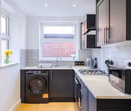 listing-1658153070051214884-7