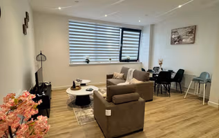 Modern 2BR | Free Parking | Basingstoke Centre