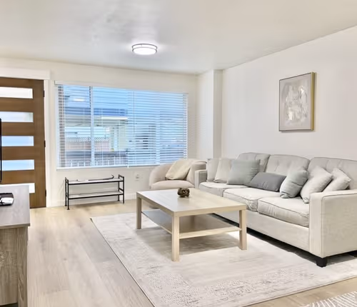 listing-1761044231173117683-0