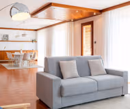 listing-1376101606419547737-0