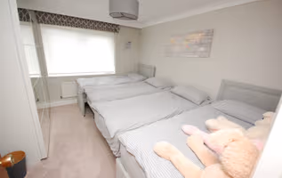 Modern 2-Bedroom Apartment in Bournemouth for 6