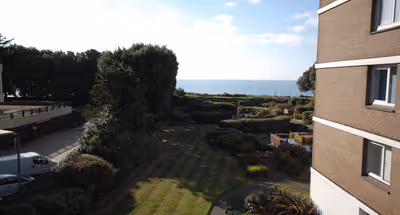 Modern 2-Bedroom Apartment in Bournemouth for 6