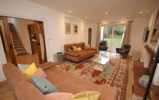 Elegant 5-Bedroom House in Bournemouth
