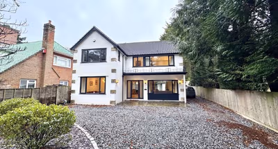 Elegant 5-Bedroom House in Bournemouth