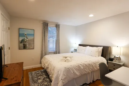 Jay Street-Multi Level Apartment