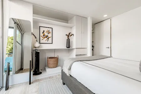 Benjamin Franklin Apartment