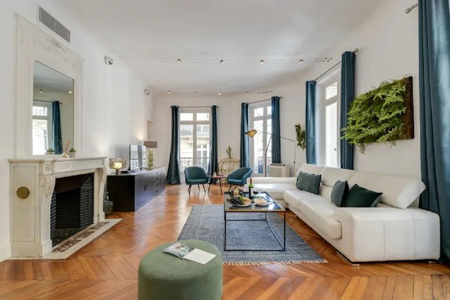 165M2 LAVISH ABODE-AVE MONTAIGNE & CHAMPS ELYSEES