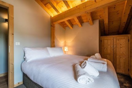 CHARMING CHALET WITH HOT TUB IN MORZINE