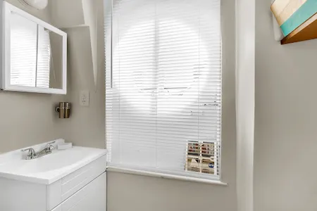 Lovely Bi-Level Apt