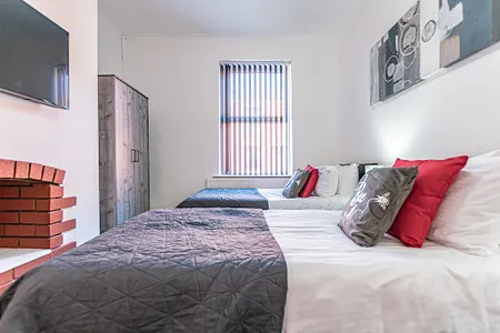 Spacious 3 Bedroom (Leigh)