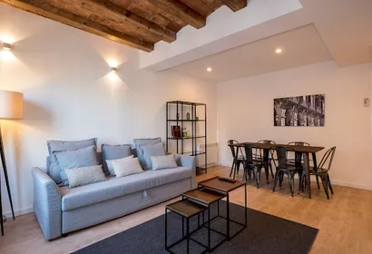 Pelai Serviced Apartment