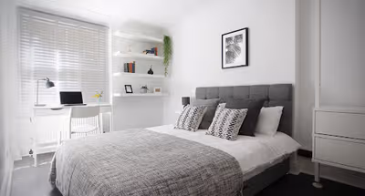 Master bedroom at Westbourne Park Residence