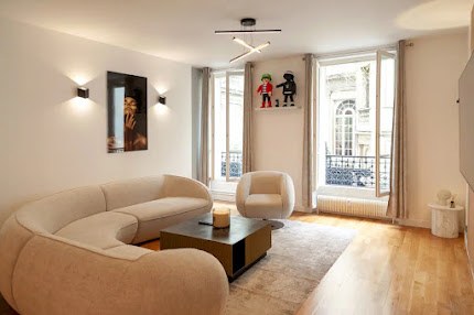 LUXE!!LOCATED NEAR MANY PARISIAN RESTAURANTS, CHIC CAFES WITH BEAUTIFUL TERRACES
