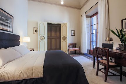 ARTFULLY DECORATED ABODE IN THE HISTORICAL CENTER