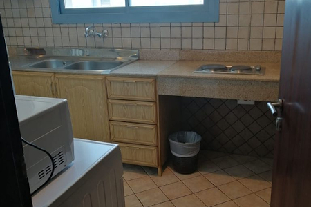 Basic kitchenette at Ibn Khaldoun Street Serviced Apartment