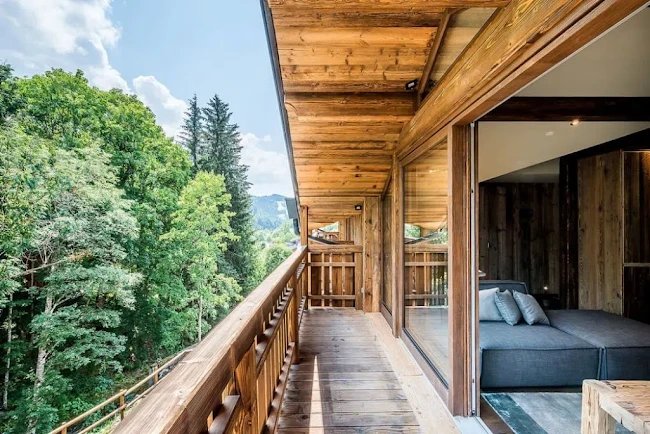 ENCHANTING CHALET WITH JACUZZI IN LES GETS