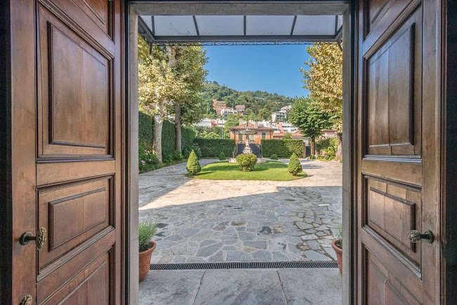 LAKE COMO HISTORIC LUXURY VILLA- 1200M2 OF PURE SPLEDOUR