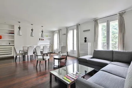 200 SQM HAUSSMANNIAN LUXURY CHAMPS ELYSEES