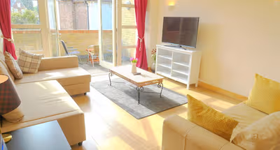 Hampton Court 1 beds with terrace