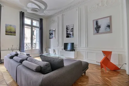 101SQM MINT 2BR CHAMPS ELYSEES GEM-ST LAZARE