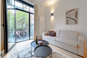 Chau. De Waterloo Serviced apartment