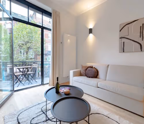 Chau. De Waterloo Serviced apartment