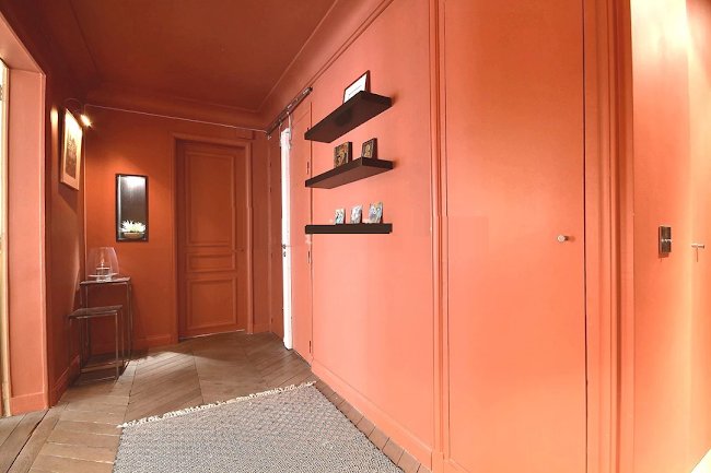 MODERN ARTWORK IN SAINT GERMAIN