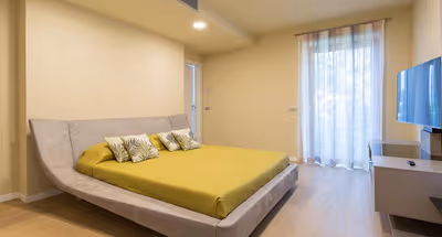 ULTRA MODERN LUXURY RETREAT ON THE FIRST LINE OF LAKE COMO!