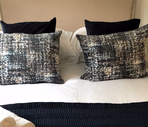 Double bed bedroom at Derbyshire House