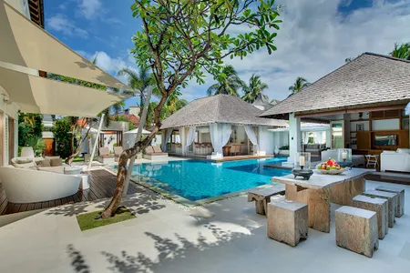 A Luxurious Villa Near the Golden Beach Sands
