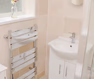 Bathroom at 4 Bedrooms Near LHR Airport - Staines