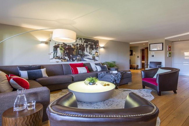 A SUN LIT CHALET APARTMENT IN THE SKI RESORT OF VERBIER