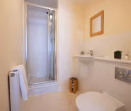 Luxury en-suite bathroom at Drummond Apartment
