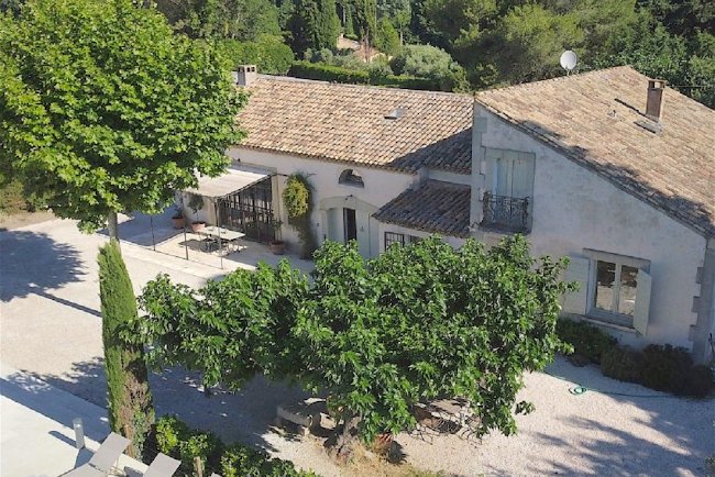 A Cozy Luxury Villa in Eygalieres