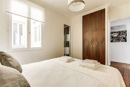 AVENUE MONTAIGNE CHIC AND FRENCH CLASS