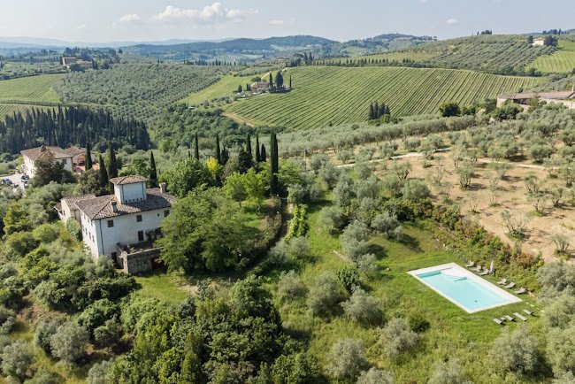 CLASSIC TUSCAN VILLA WITH SWIMMING POOL AND GARDEN