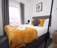 Barry Bliss: 2 Bedroom Flat with Parking