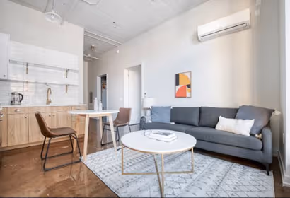 N LaSalle Dr Serviced Apartment