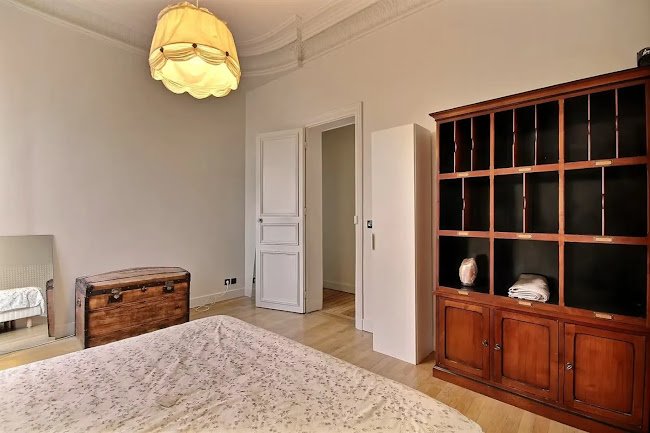 THE SHIMMERING OPERA JEWEL OF PARIS