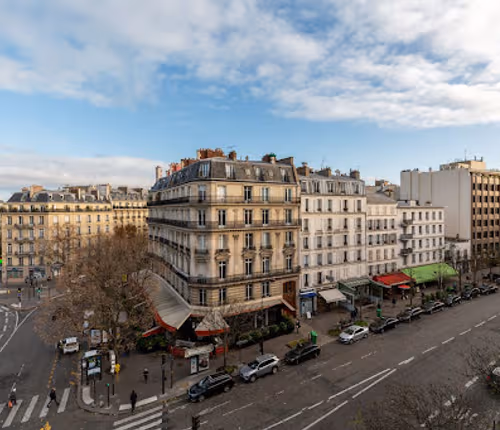 ADORABLE STUDIO WITH SEAMLESS VIEW OF PARIS