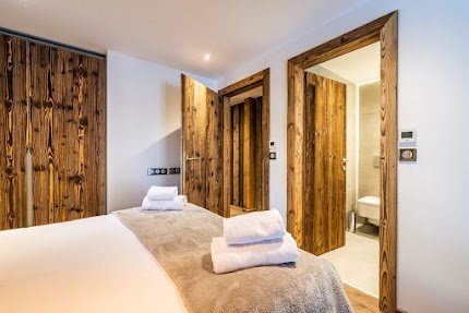 EXCEPTIONAL CHALET WITH JACUZZI IN CHAMONIX