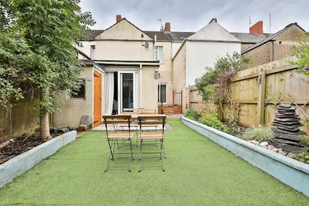 Stunning 2 Bedroom Apartment Close to City Centre & Bay