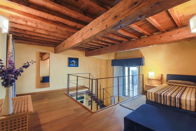 STYLISH & LUXURIOUS ABODE IN THE HEART OF FLORENCE