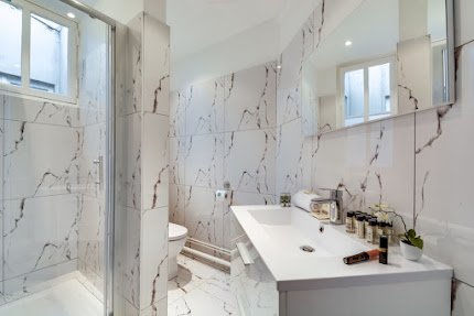 IN THE POSH HEART OF PARIS 130M2 CHAMPS ELYSEES
