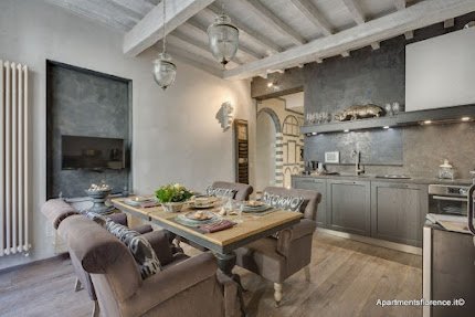 A SIGNATURE LUXURY IN PIAZZA DELLA SIGNORIA