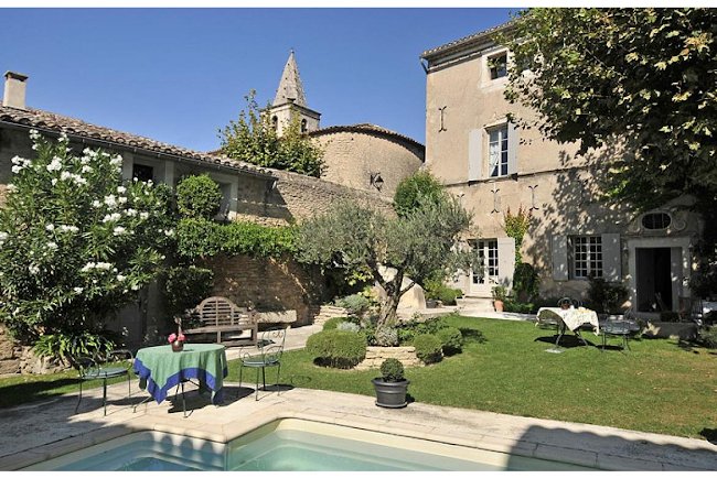 A Luxurious French Villa in a Picturesque Provencal Village